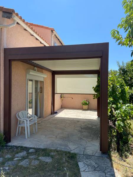 Pose d'une pergola bioclimatique à Venelles par Casa Menuiserie