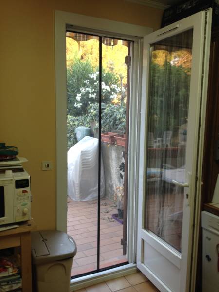 Moustiquaire porte d'entrée casa menuiserie Istres